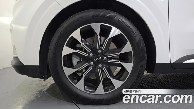 Kia Canival 2023 — photo 5