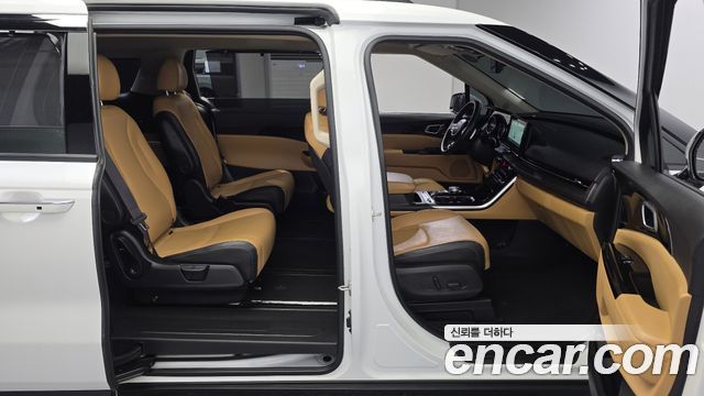 Kia Canival 2023 — photo 17