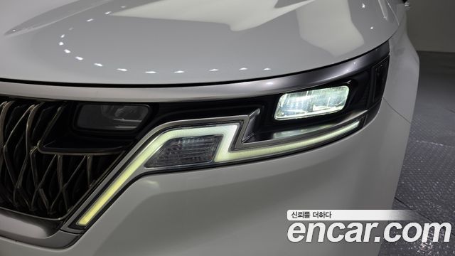 Kia Canival 2023 — photo 8