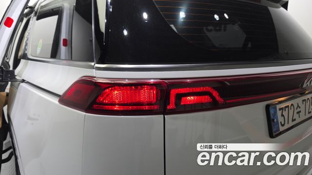 Kia Canival 2023 — photo 9