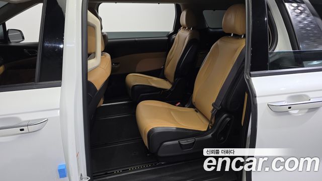 Kia Canival 2023 — photo 16