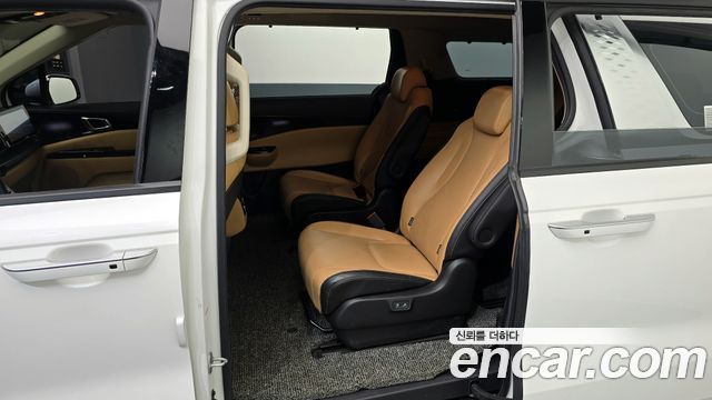 Kia Canival 2021 — photo 16