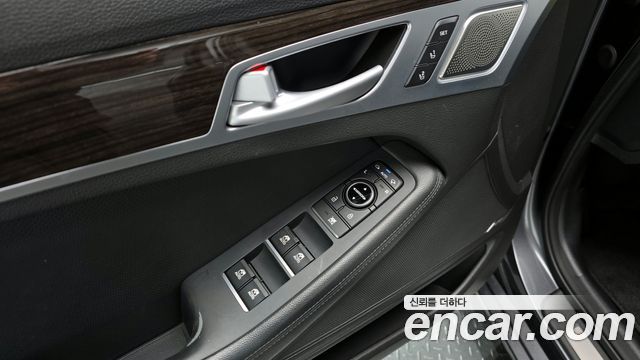 Genesis G80 2017 — photo 21