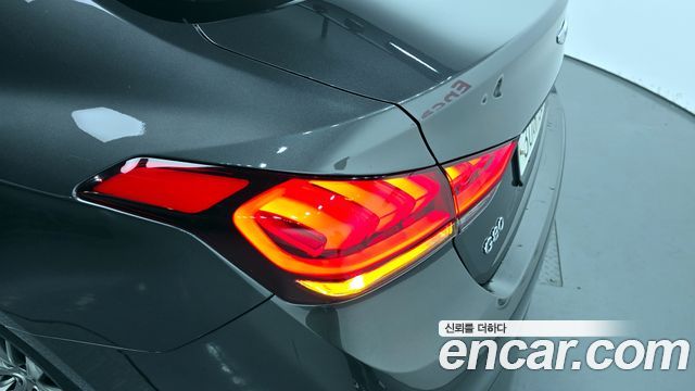 Genesis G80 2017 — photo 9