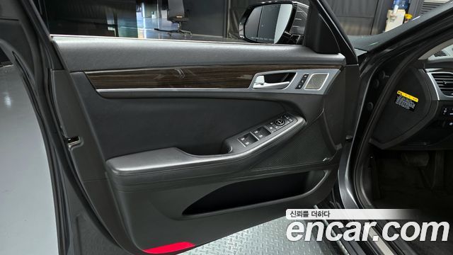 Genesis G80 2017 — photo 14