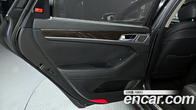 Genesis G80 2017 — photo 15
