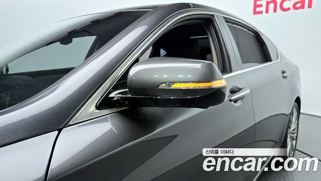 Genesis G80 2017 — photo 30