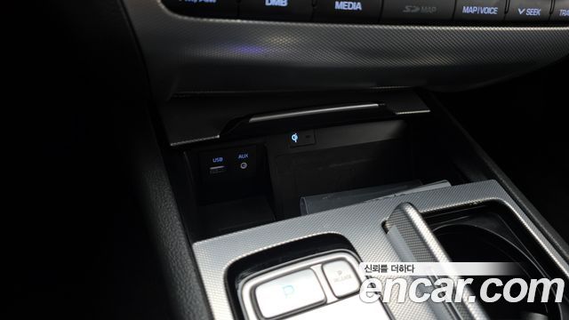 Genesis G80 2017 — photo 31