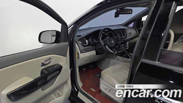 Kia Canival 2017 — photo 13