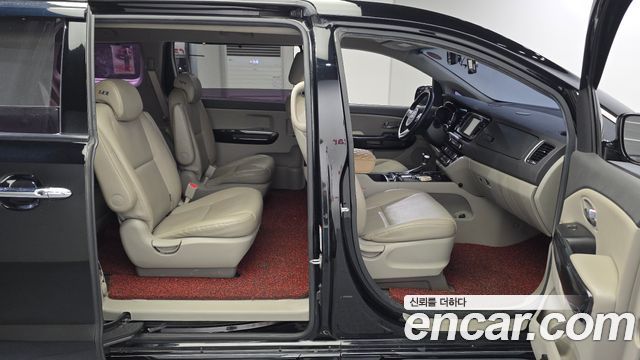 Kia Canival 2017 — photo 17