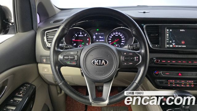 Kia Canival 2017 — photo 19