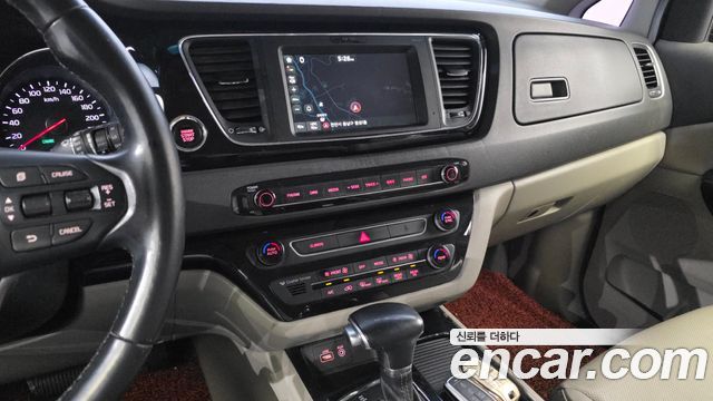 Kia Canival 2017 — photo 21