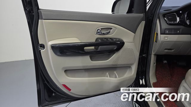 Kia Canival 2017 — photo 14