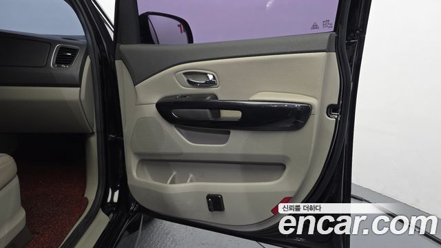 Kia Canival 2017 — photo 15