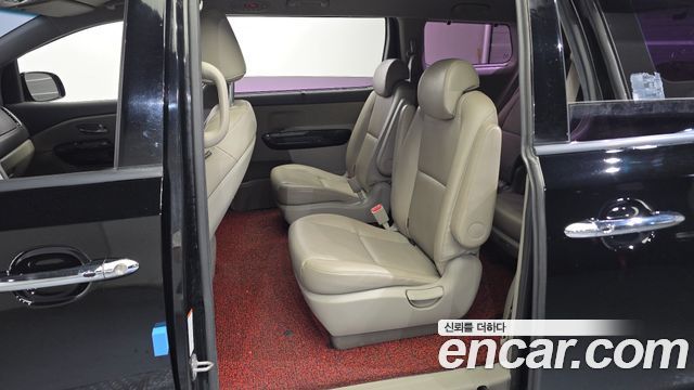 Kia Canival 2017 — photo 16