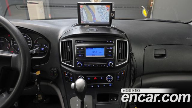 Hyundai Starex 2019 — photo 19
