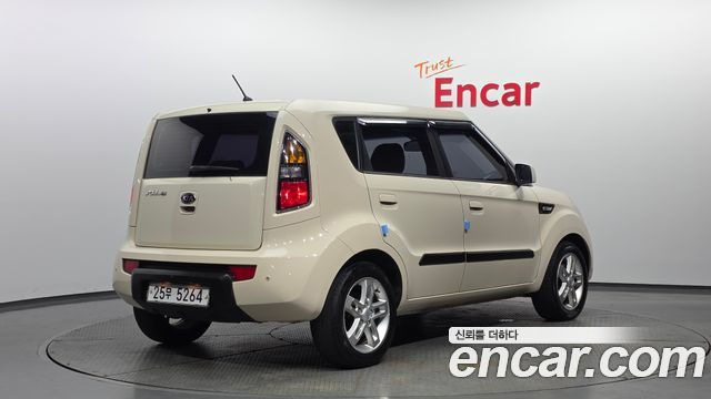 Kia Soul 2010 — photo 2