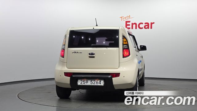 Kia Soul 2010 — photo 4
