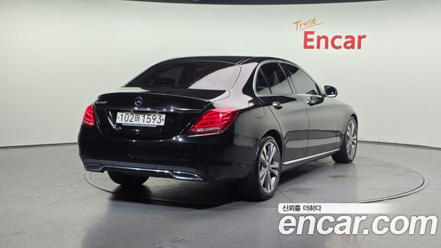 Mercedes-Benz C-Class 2018 — photo 2