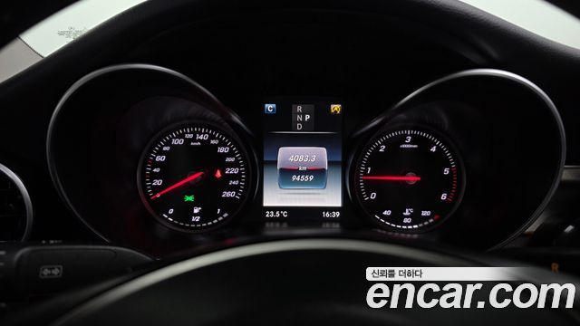 Mercedes-Benz C-Class 2018 — photo 11