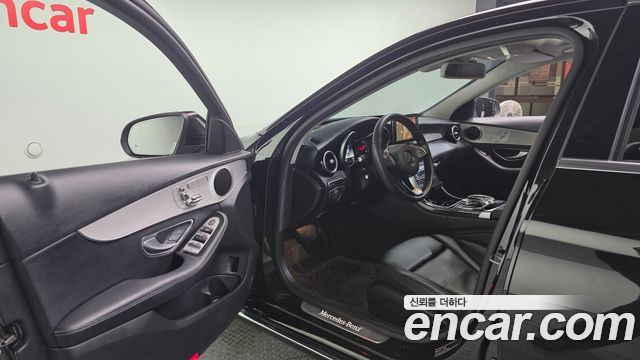 Mercedes-Benz C-Class 2018 — photo 13