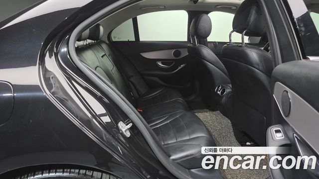 Mercedes-Benz C-Class 2018 — photo 17