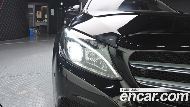 Mercedes-Benz C-Class 2018 — photo 8