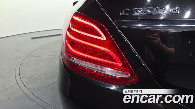 Mercedes-Benz C-Class 2018 — photo 9