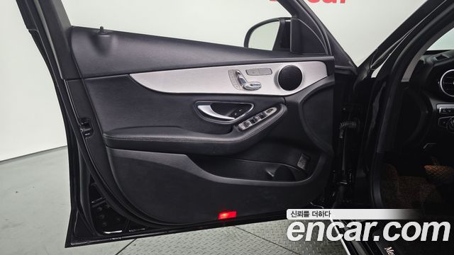 Mercedes-Benz C-Class 2018 — photo 14