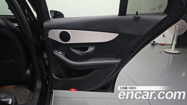 Mercedes-Benz C-Class 2018 — photo 15