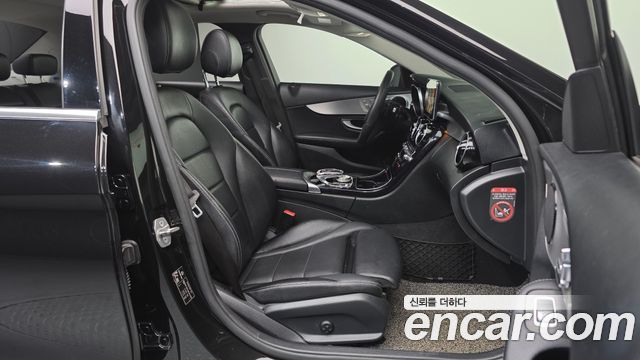 Mercedes-Benz C-Class 2018 — photo 16