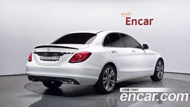 Mercedes-Benz C-Class 2018 — photo 2