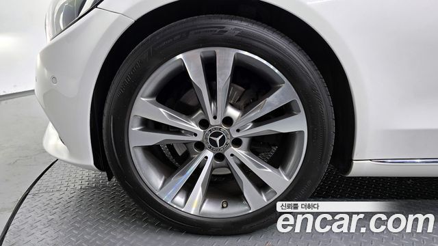 Mercedes-Benz C-Class 2018 — photo 5