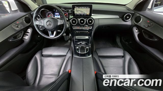 Mercedes-Benz C-Class 2018 — photo 10