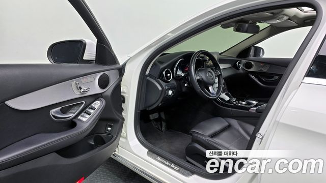 Mercedes-Benz C-Class 2018 — photo 13