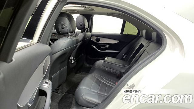 Mercedes-Benz C-Class 2018 — photo 17