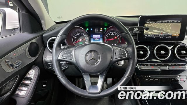 Mercedes-Benz C-Class 2018 — photo 18