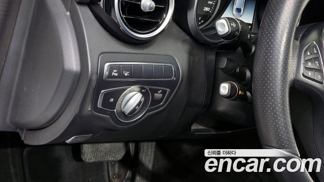 Mercedes-Benz C-Class 2018 — photo 19