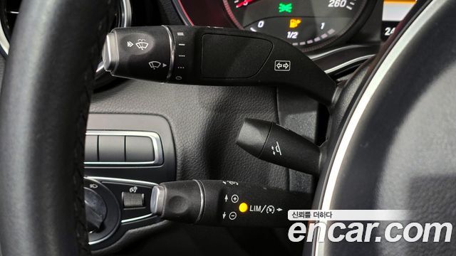 Mercedes-Benz C-Class 2018 — photo 20