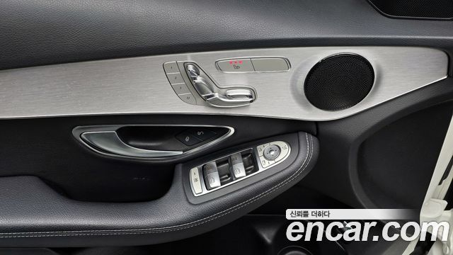 Mercedes-Benz C-Class 2018 — photo 26