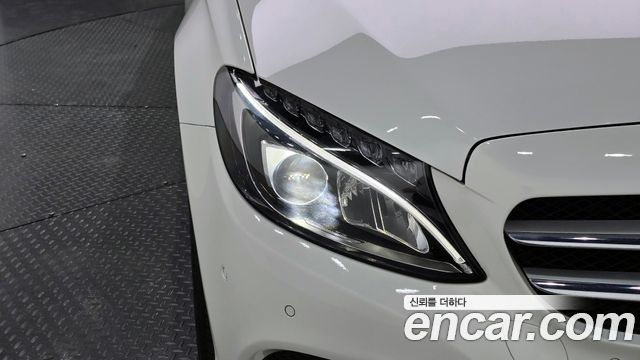 Mercedes-Benz C-Class 2018 — photo 8