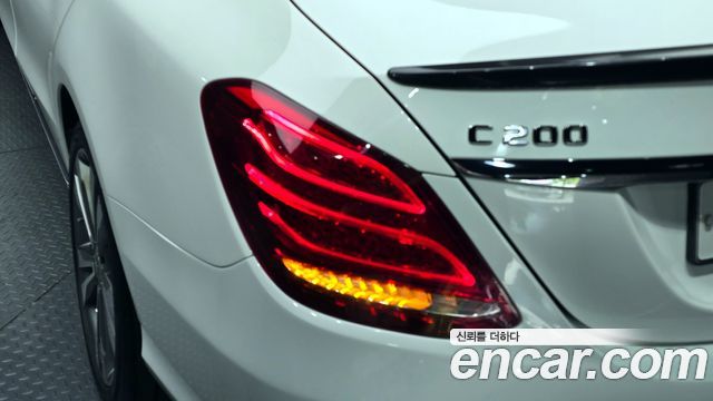 Mercedes-Benz C-Class 2018 — photo 9
