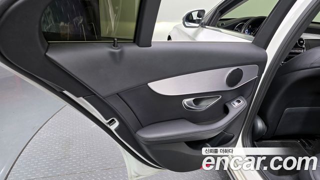Mercedes-Benz C-Class 2018 — photo 15