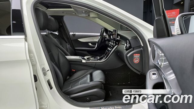 Mercedes-Benz C-Class 2018 — photo 16