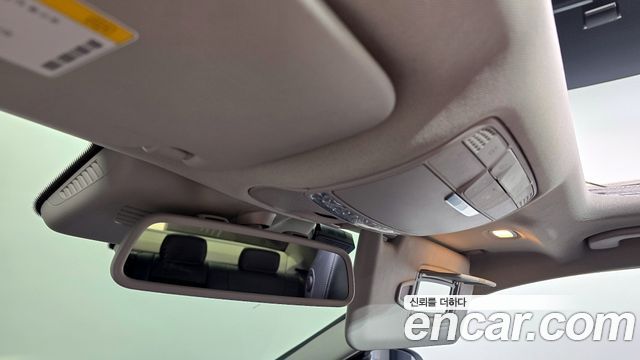 Mercedes-Benz C-Class 2018 — photo 29