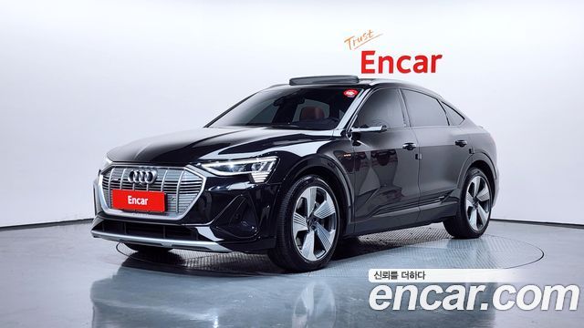 Audi e-tron 2021 — photo 1