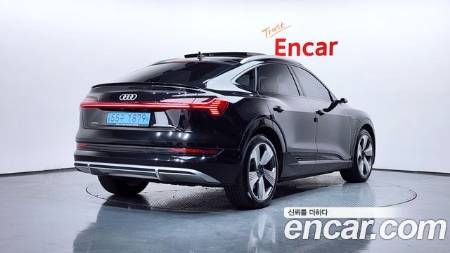 Audi e-tron 2021 — photo 2