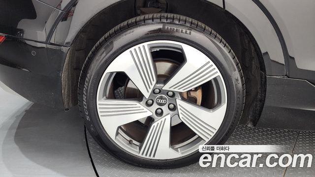 Audi e-tron 2021 — photo 5