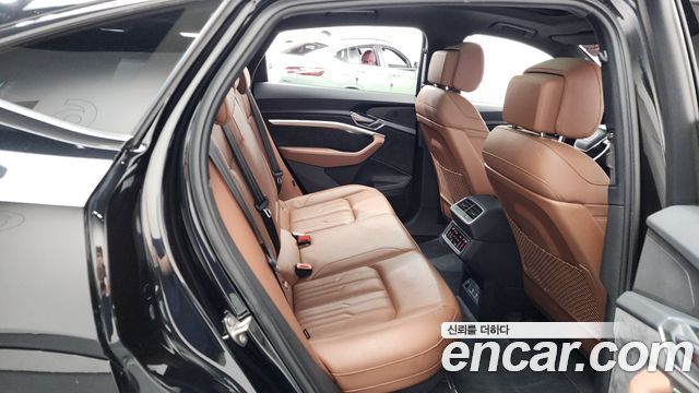 Audi e-tron 2021 — photo 11