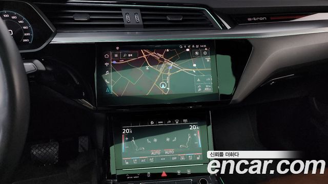 Audi e-tron 2021 — photo 12